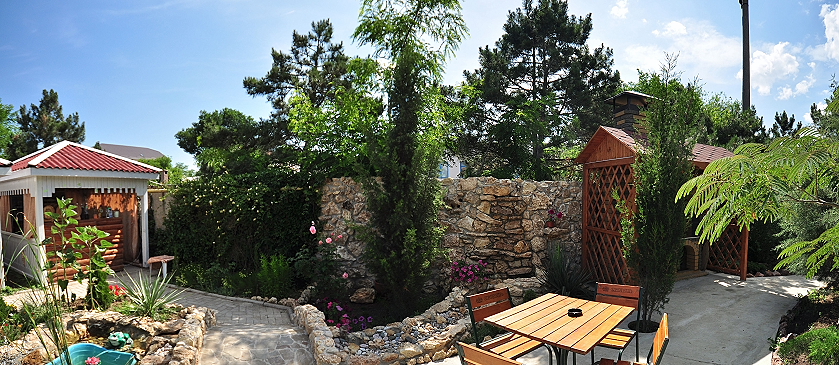 Территория отеля “Кипарис” в Песчаном