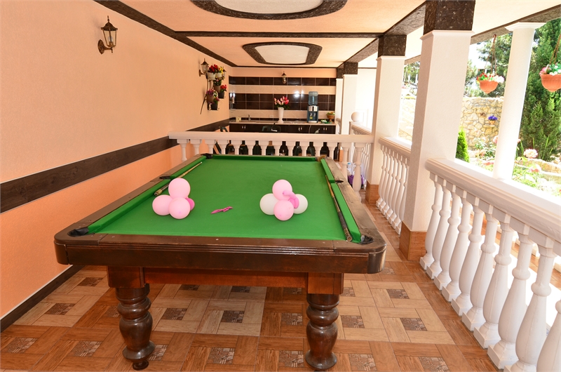 Бильярд в отеле Песчаного Кипарис