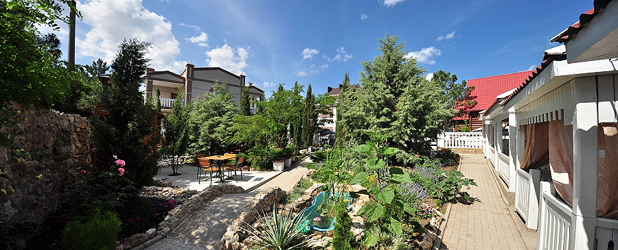 Кипарис в Песчаном Гостевые дома в Крыму в Песчаном