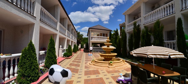 Пансионат Кипарис в поселке Песчаное